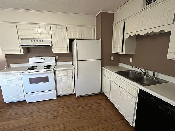 5th image of 2105 Military Dr