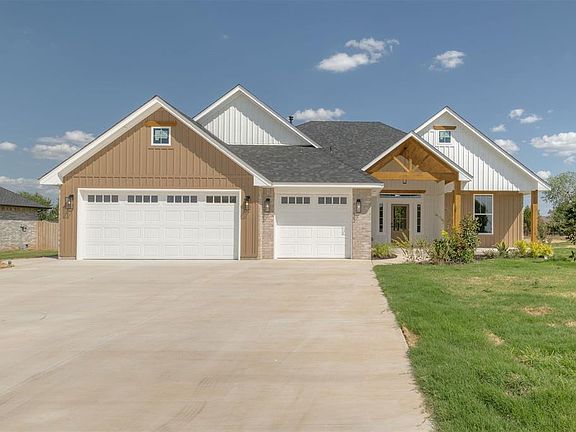 2nd image of 1878 Castle Dr