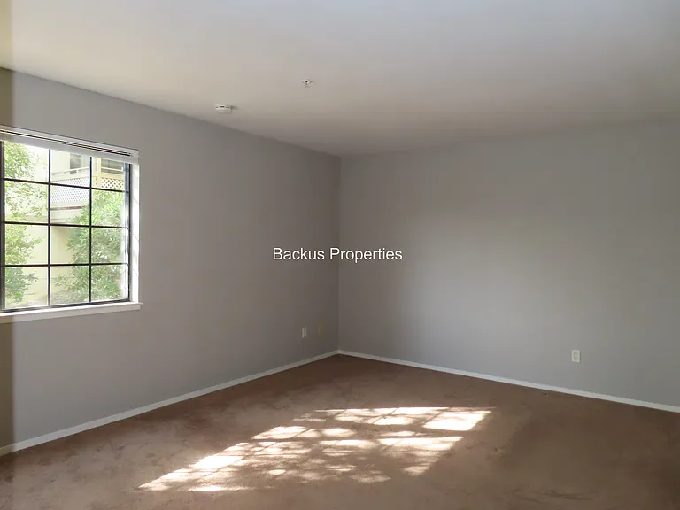 530 Pheasant Ridge Rd — Photo 8