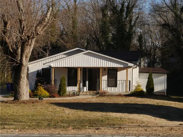 4625 Baux Mountain Rd, Winston Salem, NC 27105