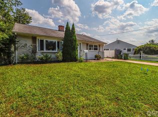 114 Ovington Ave, Edison, NJ 08817