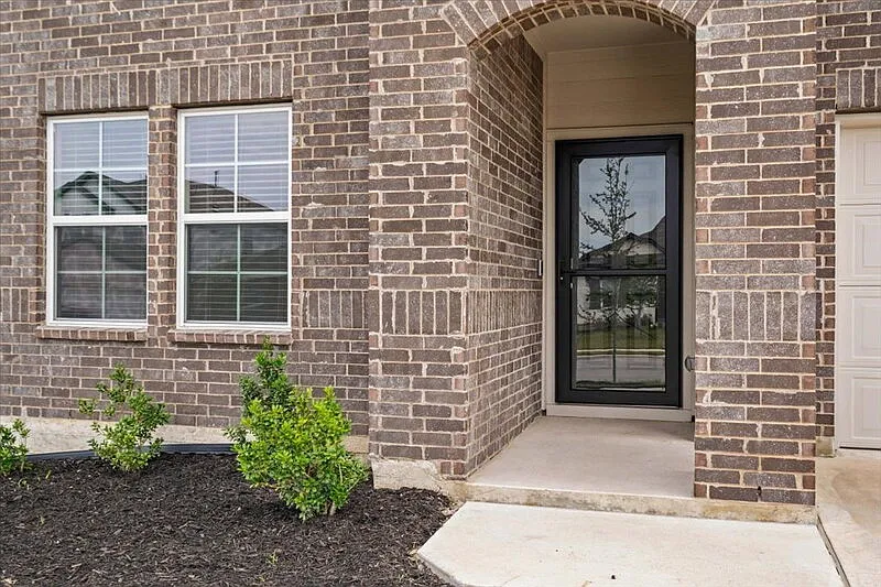 4 bed, 3.0 bath, 2651 sqft, $2,550 — Photo 3