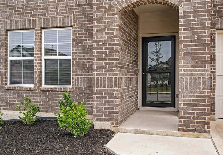 20221 Heinrich Ln — Photo 3