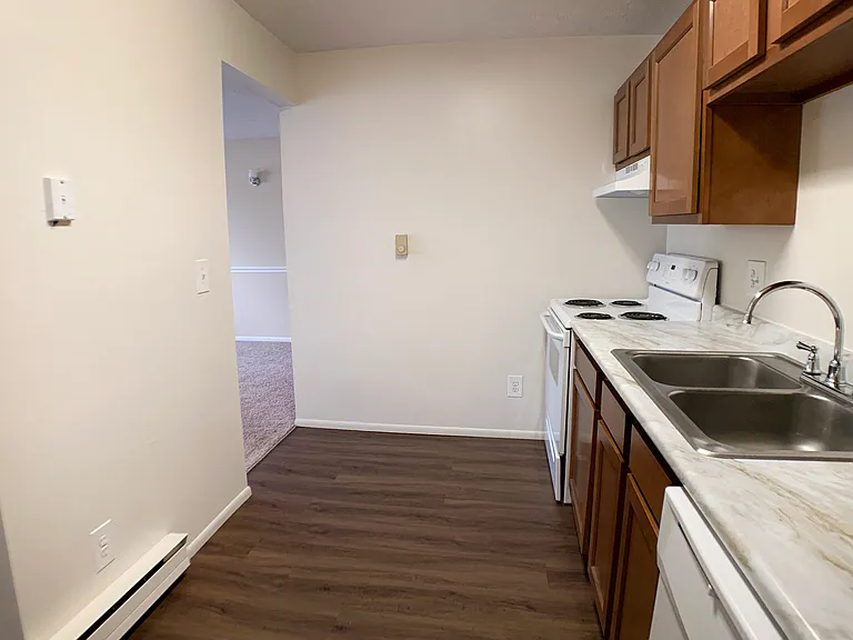 Crown Station Apartments — Photo 48