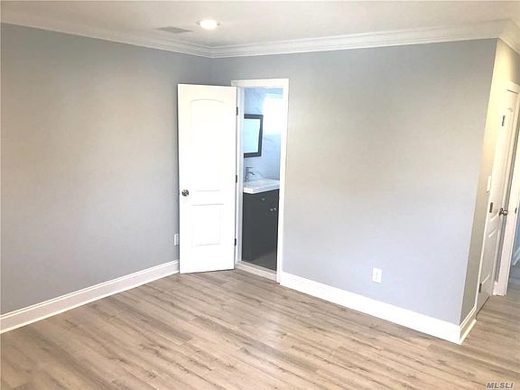 5th image of 76 Ann Dr S
