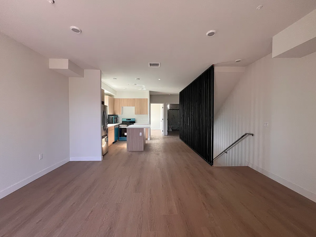 Building Photo - 1053 Dewey Ave #1