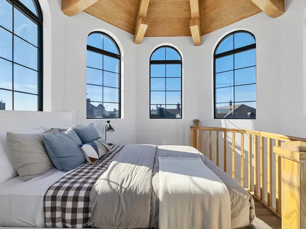 788 Willoughby Avenue image 7 of 19