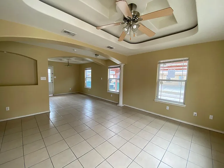 1903 W Douglas St #1 — Photo 2
