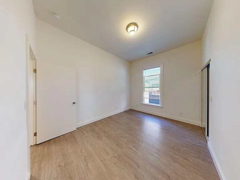 2323 Martin Luther King Jr Way — Photo 7