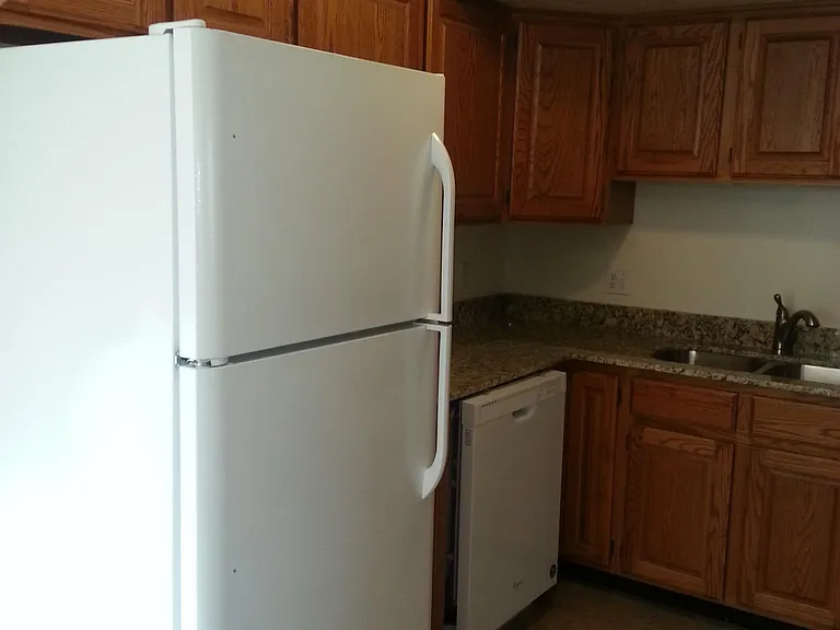 486 W Pacific Dr #3 — Photo 2