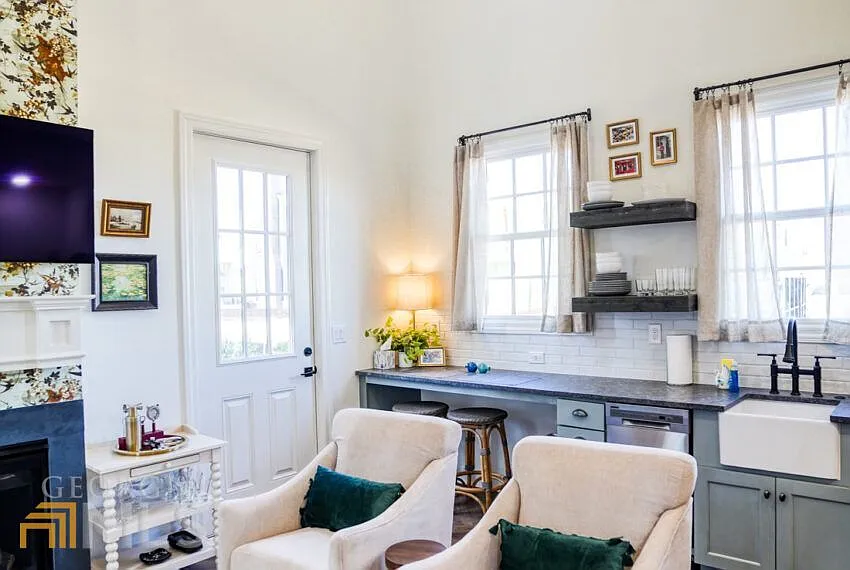 2 bed, 1.0 bath, 650 sqft, $3,600 — Photo 3