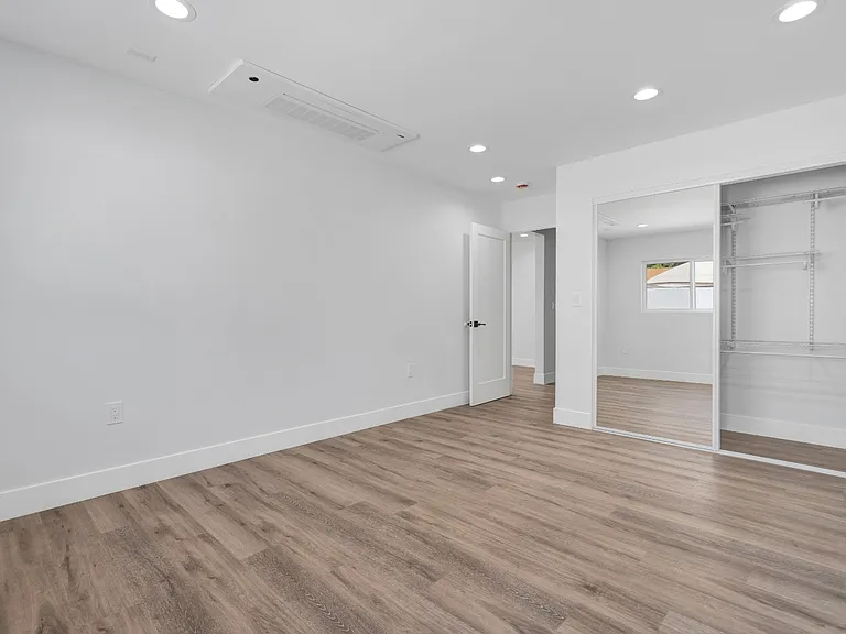 11611 Burbank Blvd — Photo 9