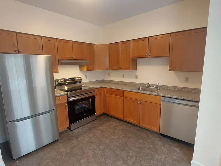 49 Cedar St #2 — Photo 4
