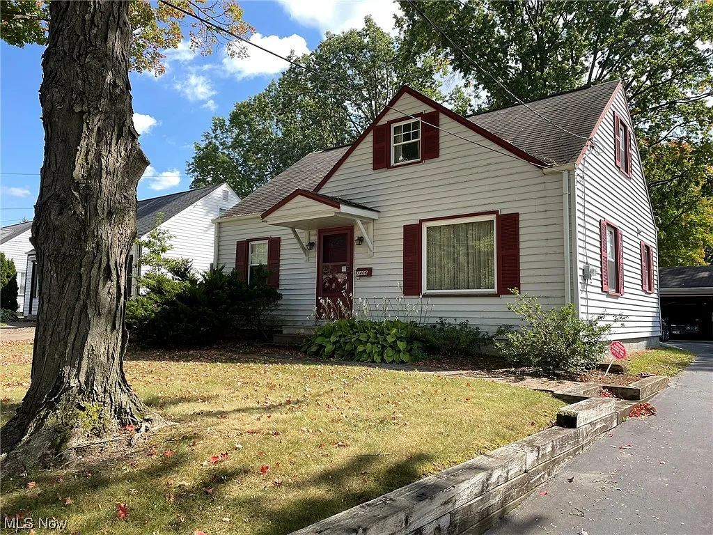 1406 Maplewood St NE photo 1