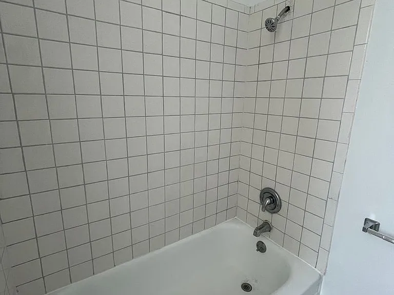 160 Grand St. — Photo 10