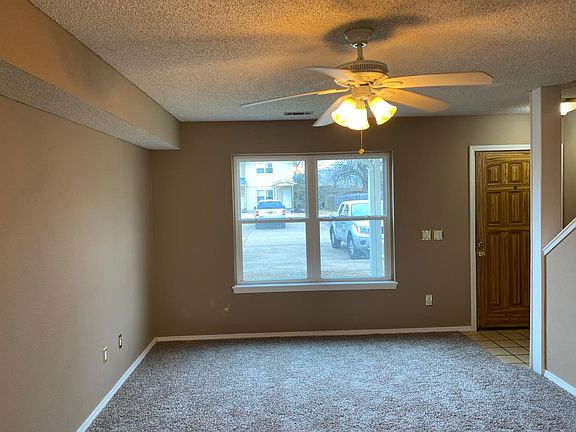 4th image of 708 Durham Ln