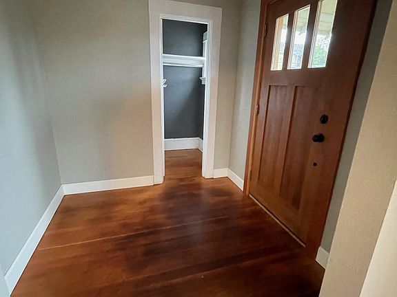 Entrance with a closet