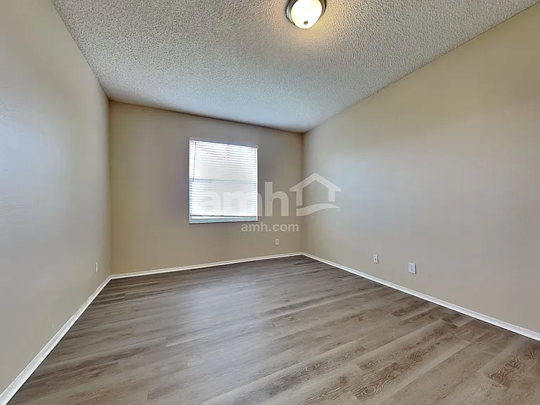 451 Sand Ridge Dr — Photo 9
