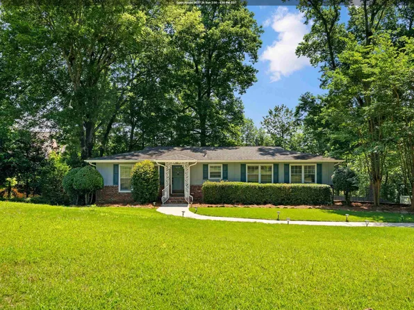 2417 Woodmere Dr, Vestavia Hills, AL 35226