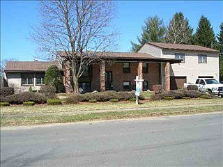 1st image of 10 Glen Dr