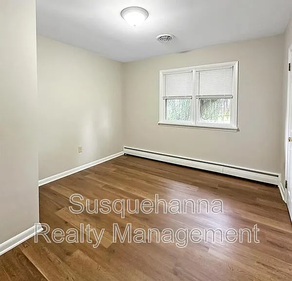 215 Division St — Photo 14