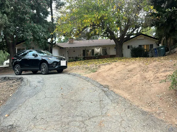 451 S Stage Coach Ln, Fallbrook, CA 92028