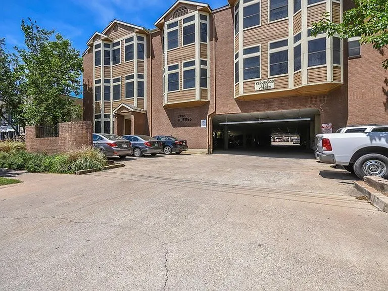 2802 Nueces St #311 — Photo 13