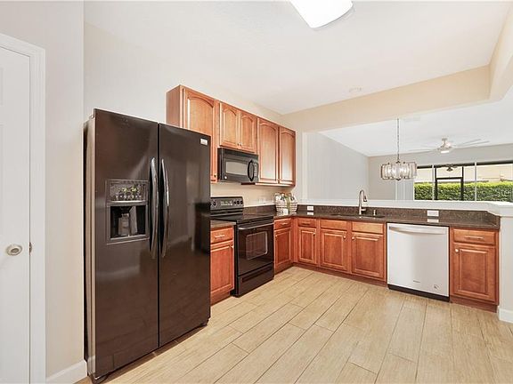 5th image of 2573 Galliano Cir