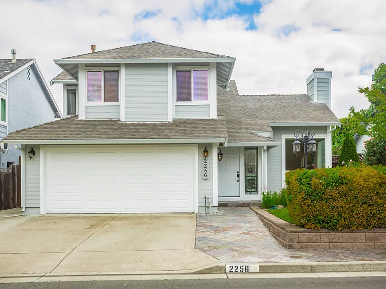 2256 Emerald Hills Cir — Photo 1