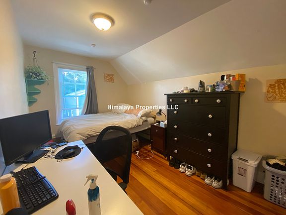 4th image of 93 Winthrop St