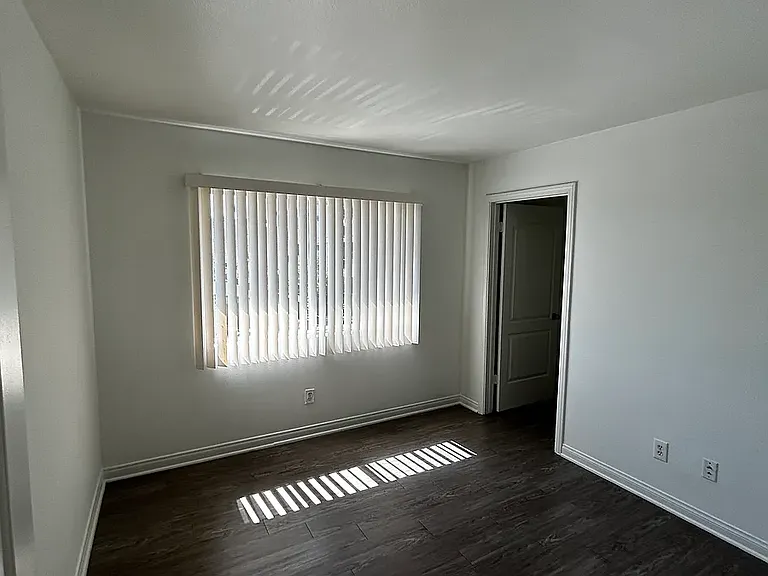 14359 Haynes St #5 — Photo 5