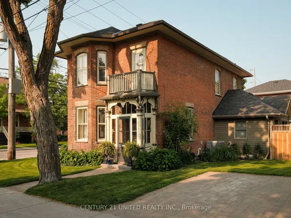 558 Harvey St, Peterborough, ON K9H 3K9