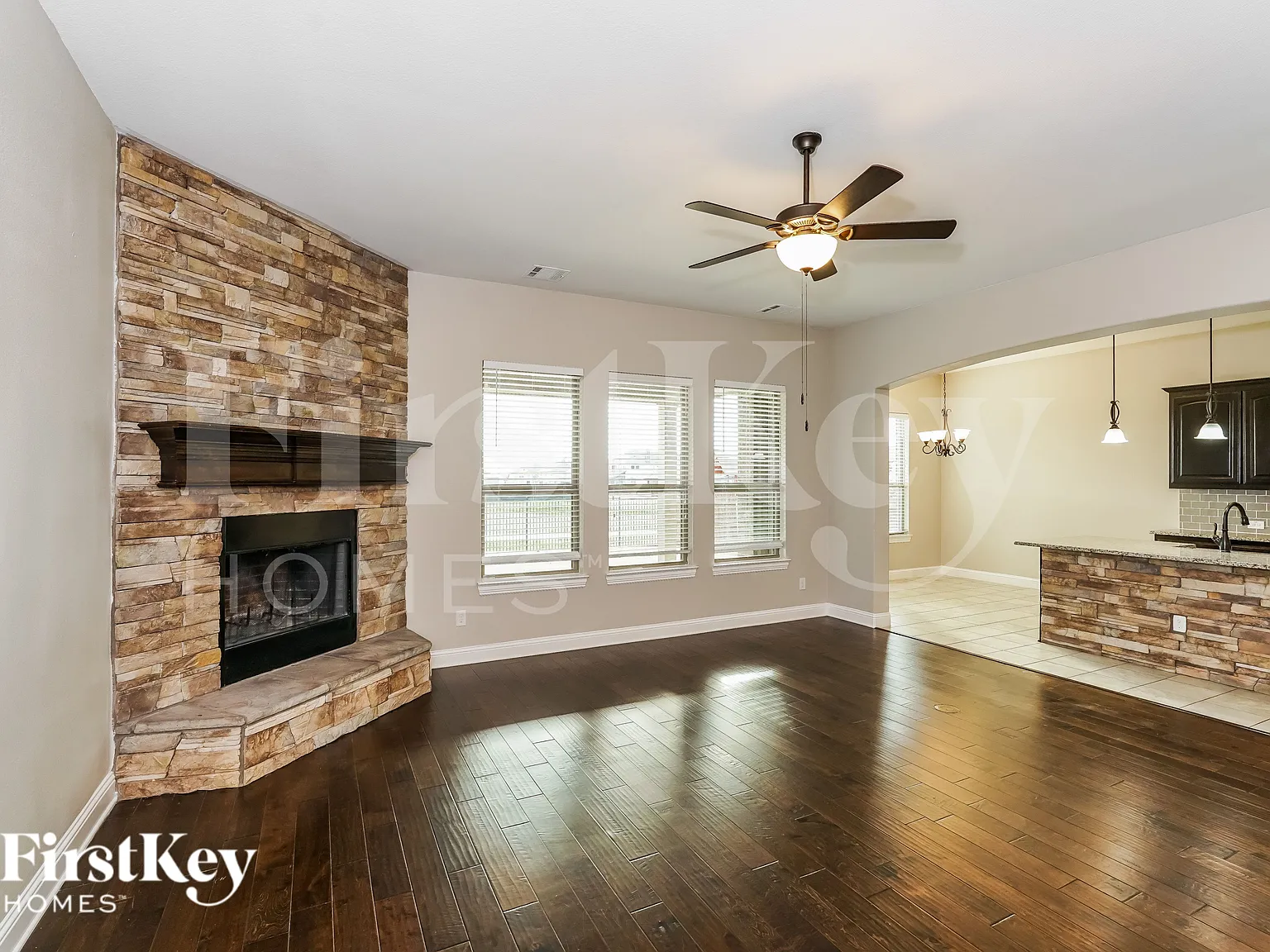 4 bed, 2.5 bath, 2566 sqft, $3,560 — Photo 4