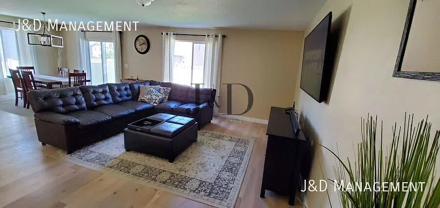Beautiful 3-Bedroom Home for Rent in Eagle Mountain! Utilities Included! — Photo 4