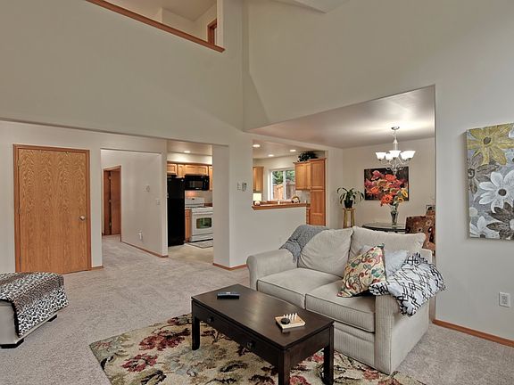 4th image of 17523 N Park Pl N