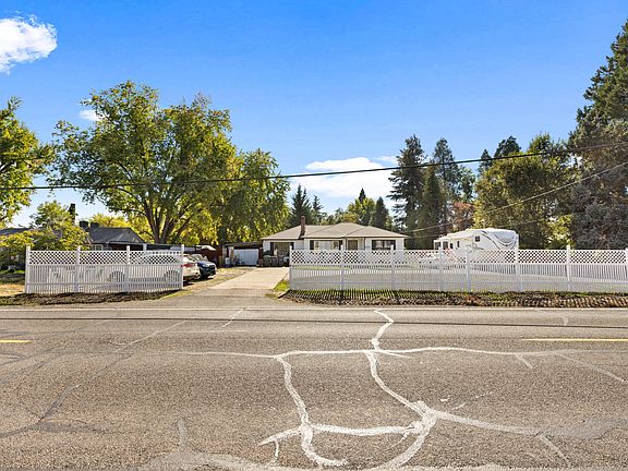 2nd image of 833 Beall Ln