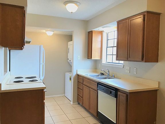 4th image of 2501 Sunburst Dr APT D