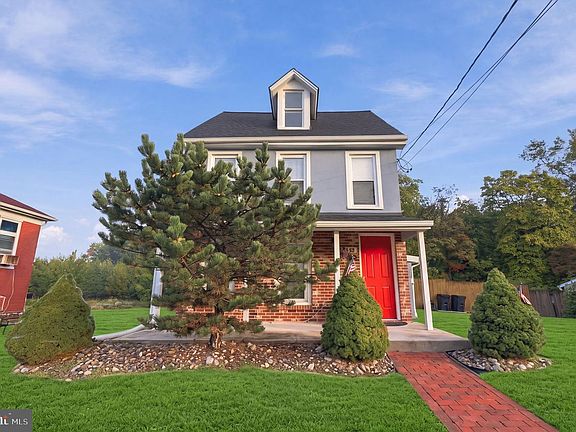 2nd image of 239 Chestnut St