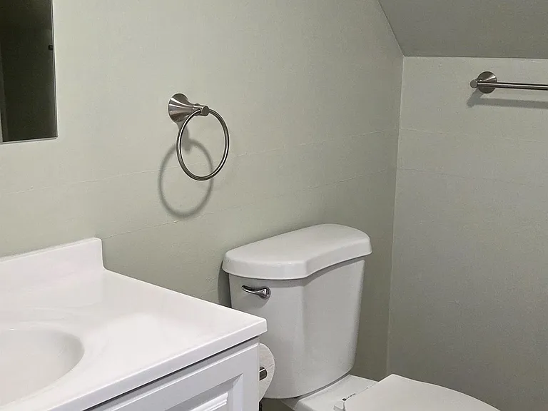32 Court St #D — Photo 8