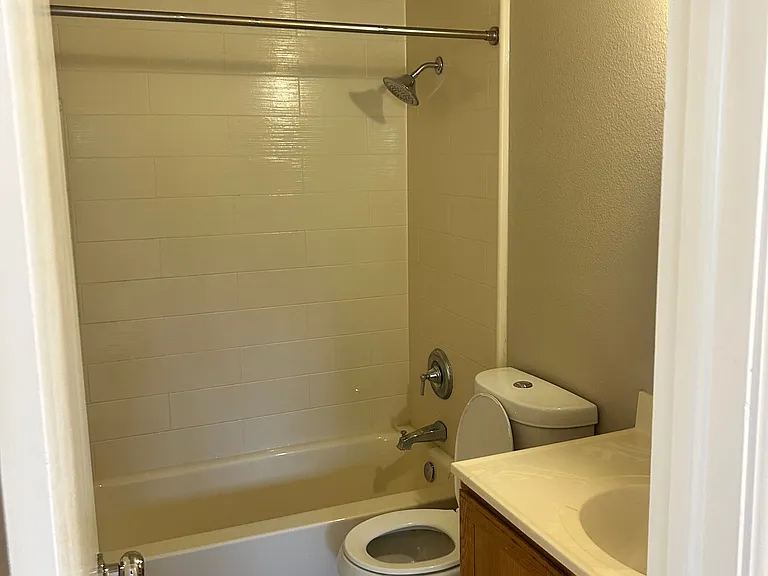 88 Rose Dr — Photo 3