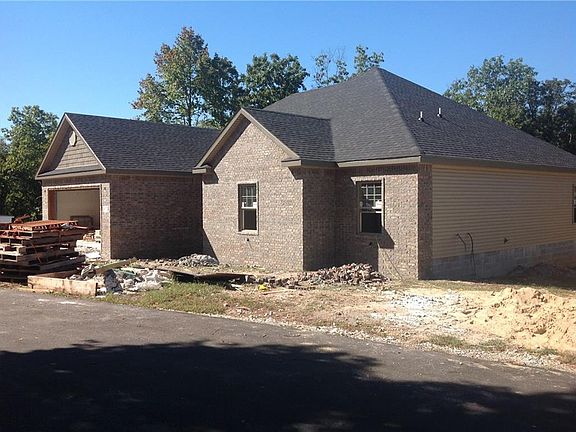 2nd image of 19 Newhaven Ln