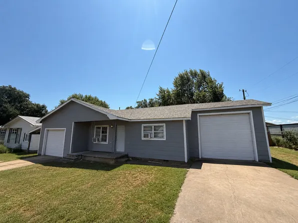 712 Nichols Ave, Checotah, OK 74426