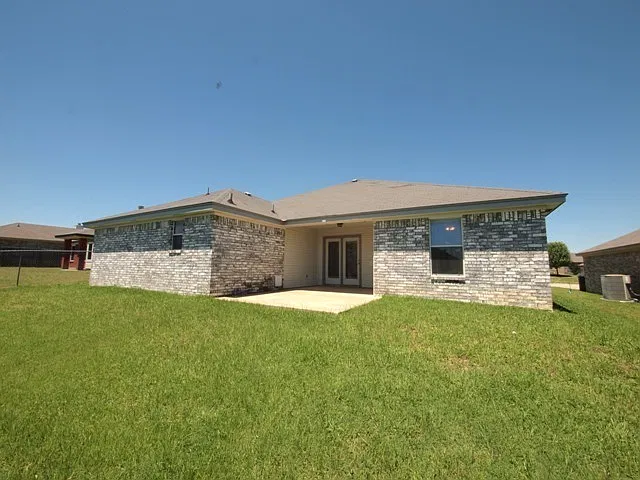 3812 Tiger Dr — Photo 2