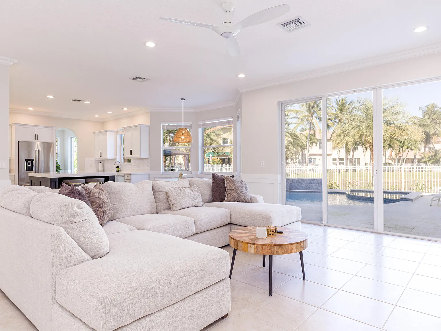 5 bed, 3.0 bath, 3557 sqft, $10,000 — Photo 3