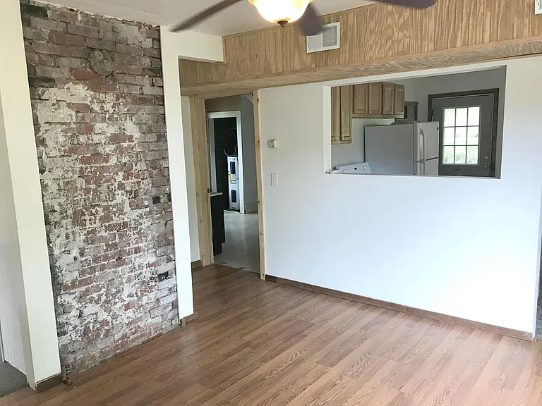 1374 E Canal St — Photo 2