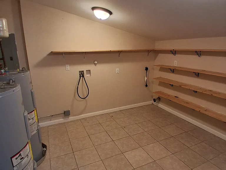 216 S Pecan St — Photo 25