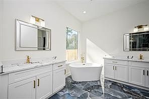 3rd image of 21614 Lee Rd