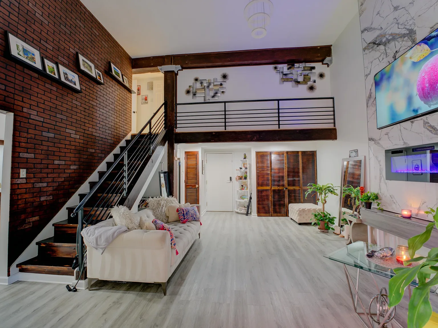 2 bed, 1.0 bath, 1209 sqft, $1,940 — Photo 3