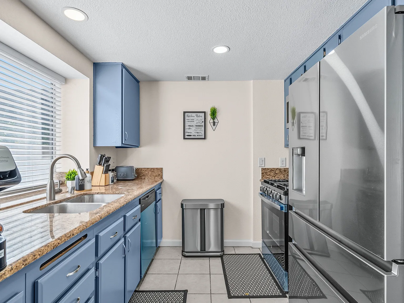 2555 Winston Ct — Photo 3