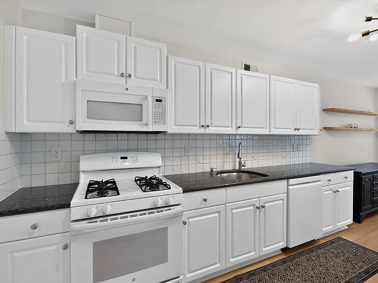 574 Beachway Ave — Photo 7